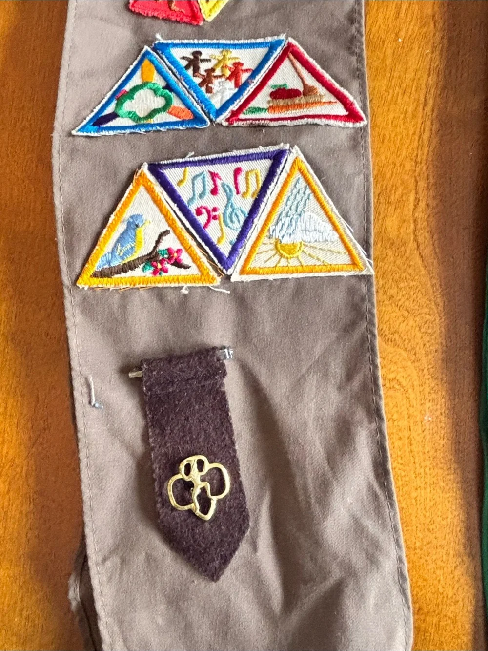 Vintage 1980s Girl Scout Brownies Sash Badges Patches Pins Felt Nations Capital - Picture 3 of 10